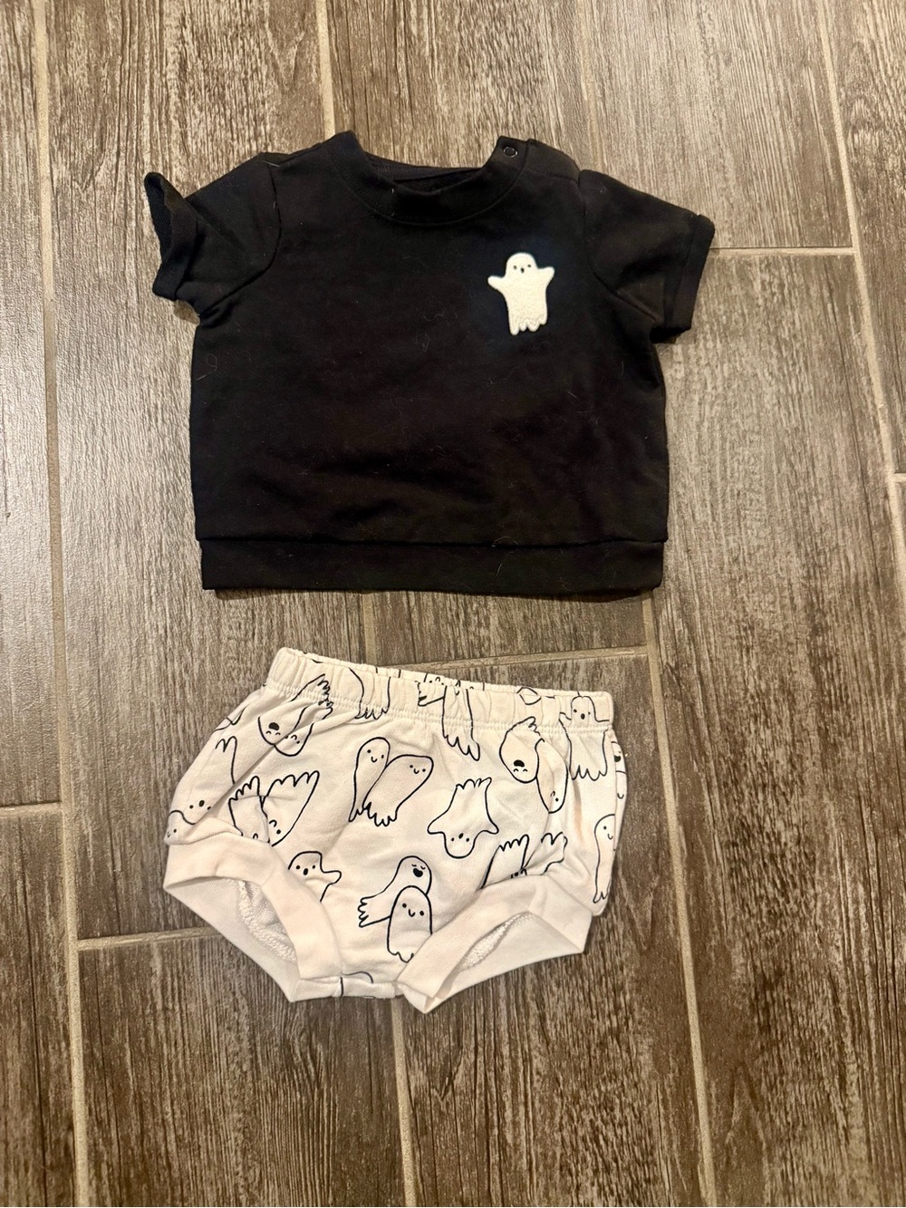 Size 0-3 month ghost set